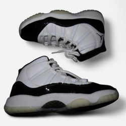 Air Jordan 11 Retro (GS) - Size 5.5Y