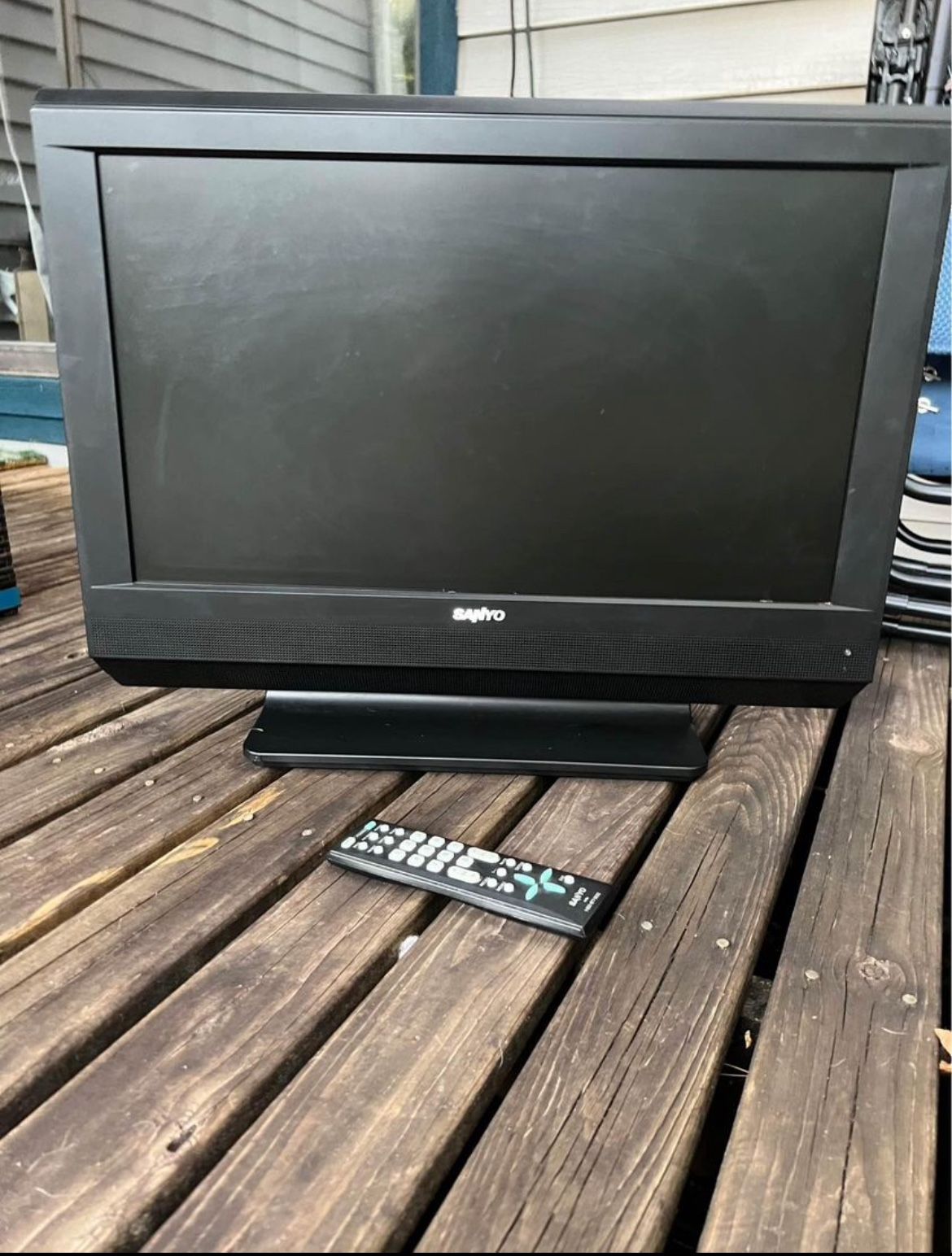 Sanyo DP26648 26" LCD TV with Remote