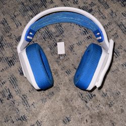 Wireless gaming headset