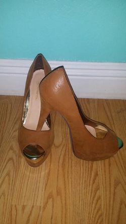 Shoe dazzle brown high heels. .size 10..great condition!