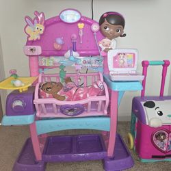 Doc McStuffins Nursery Set and extra accessories