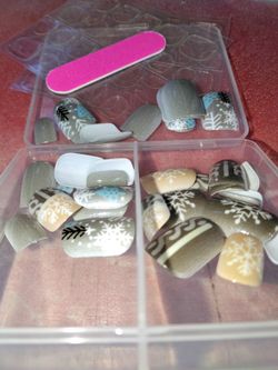 Stick on fingernail set