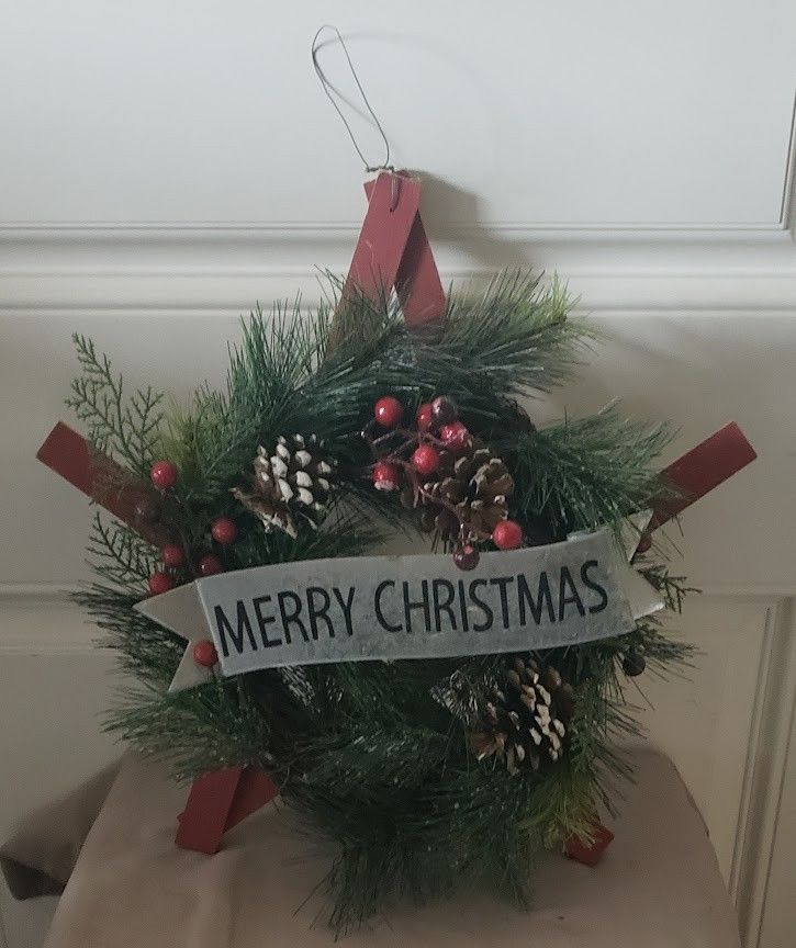 Christmas/Holiday Star Design Decorated Artificial Wreath