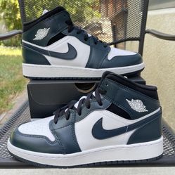 jordan 1 mid Armory Navy Youth size 6.5/7y