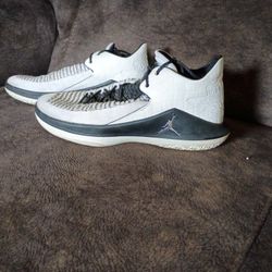 Air Jordan 32 Low GS ( Wing It )