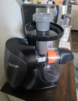 Ninja® Cold Press Juicer Pro Powerful Slow Juicer, 150 Watts, Total Pulp Control, Cloud Silver, JC100