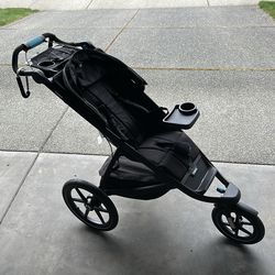 Thule Urban Glider 2 stroller with bassinet attachments