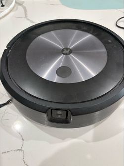 Roomba J7 robot