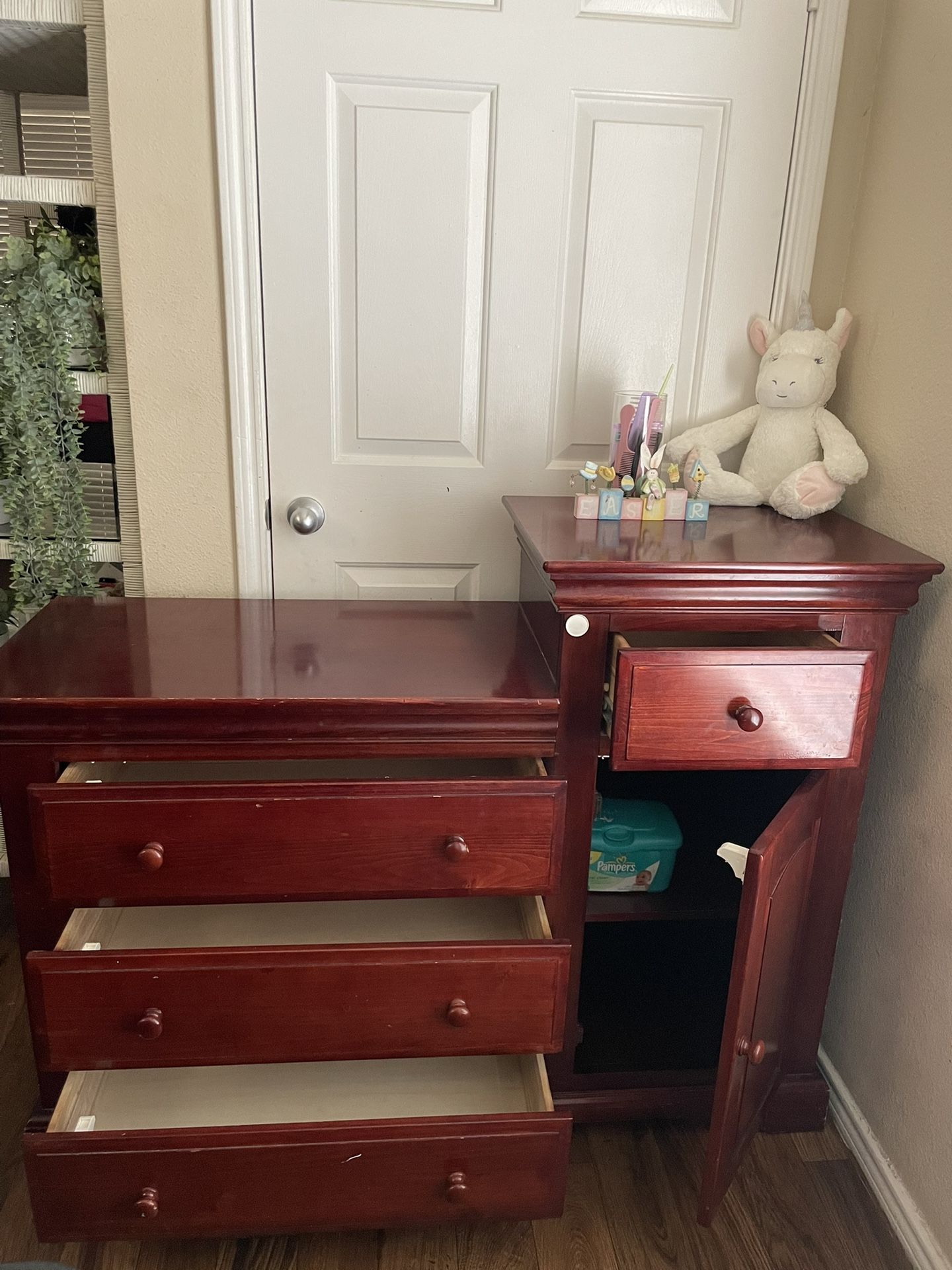Chest / Changing Table 
