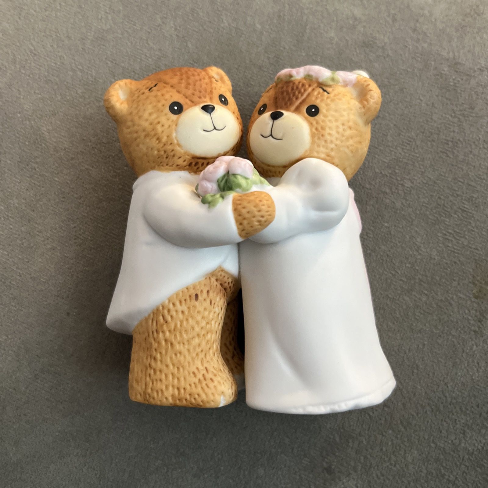 ENESCO "Lucy and Me" Vintage 1980 HUGGING NEWLYWEDS Porcelain BEARS FIGURINE 🐻