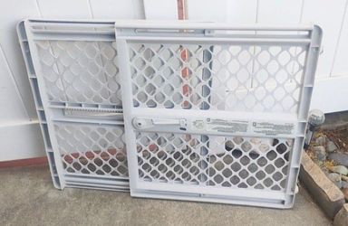 Pet Gate 24" to 41"  Wide X 26" Tall