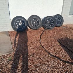 22s" For Sale  NO Curb Checks All 4 Rims Have Tires And Hold Air 40% Tread LIFE On Them 
