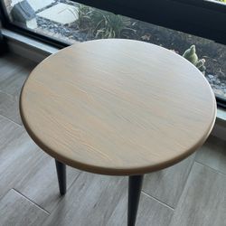 End Side Table In NEW condition 