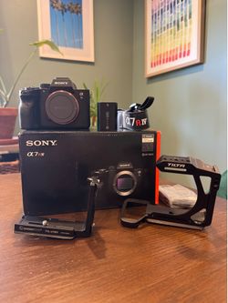 Sony A7Riv 61mp full frame with extras