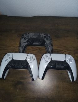PS5 controllers