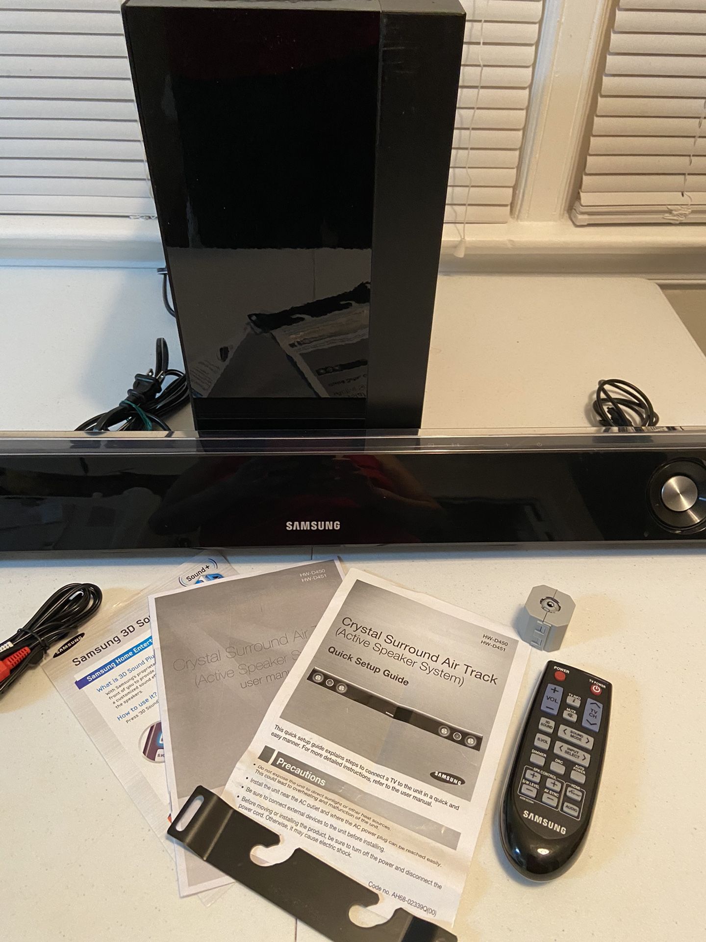 Samsung HW-D450 Powered home theater sound bar with wireless subwoofer