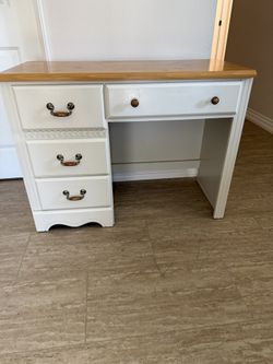 Desk Good Condition  30”H X 40”L X 18” D