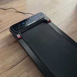 Walking Pad ( Practically New)