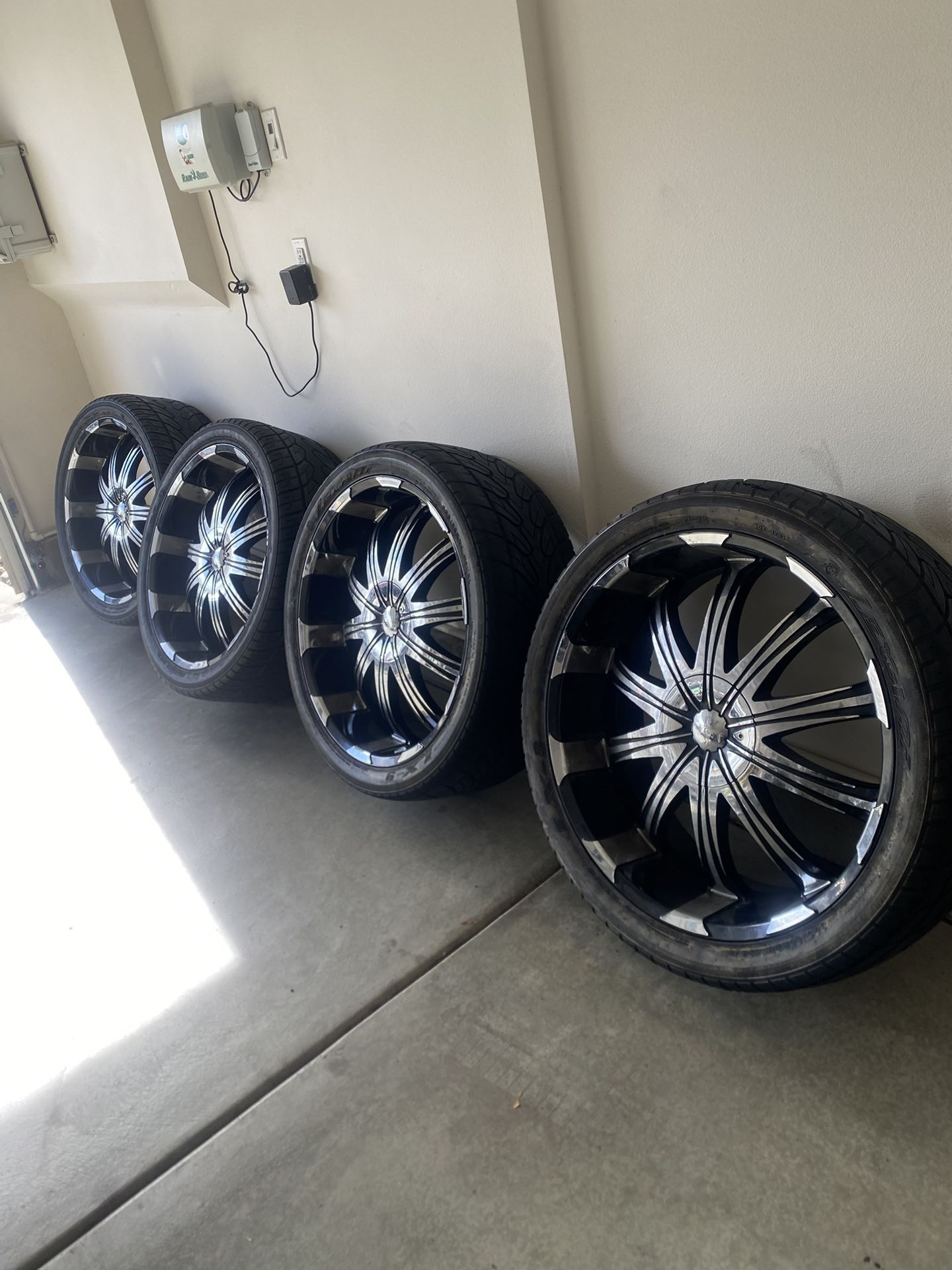 24 Inch Chrome And Black Verde Rims