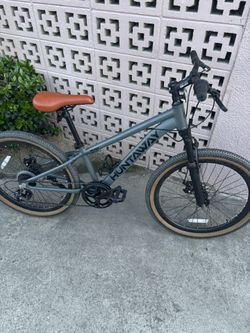 Huntaway Bycicle 24” Perfectly Working Condition Like New Front and Rear Disc Brakes Front Full Suspensión. 7 Speeds 180$$ Cash