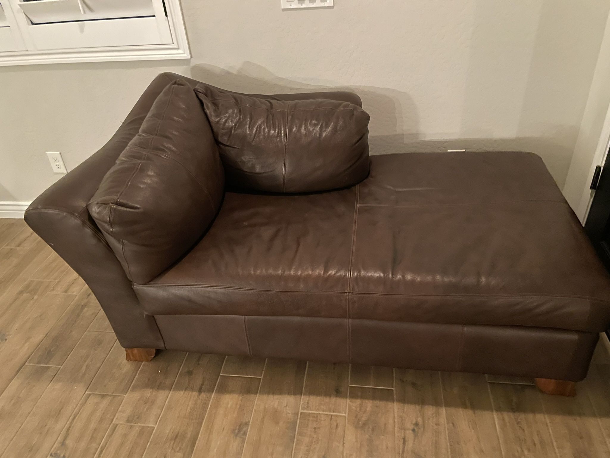 Leather Chase Lounge