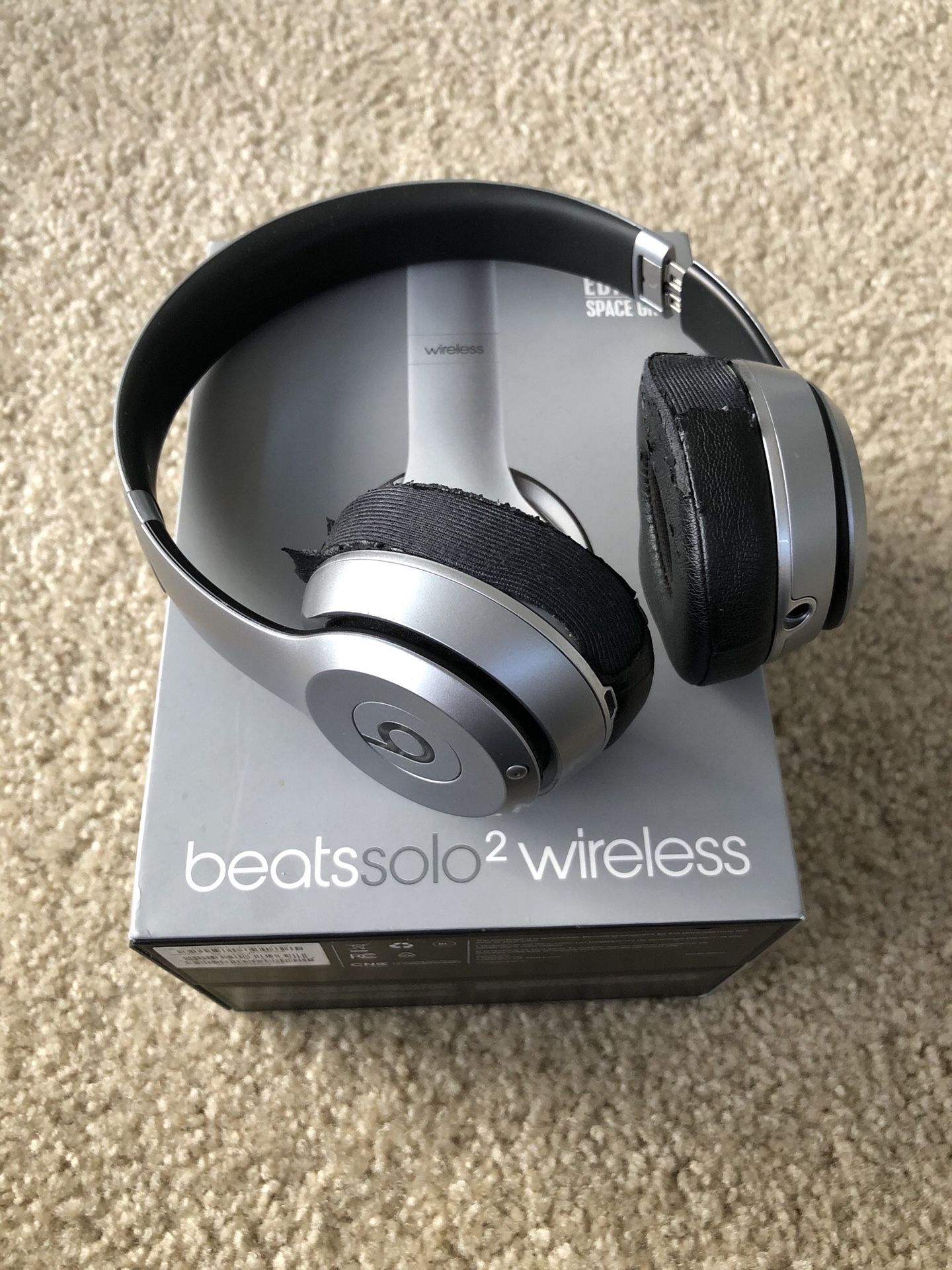 Beats Solo 2 Wireless Space Gray