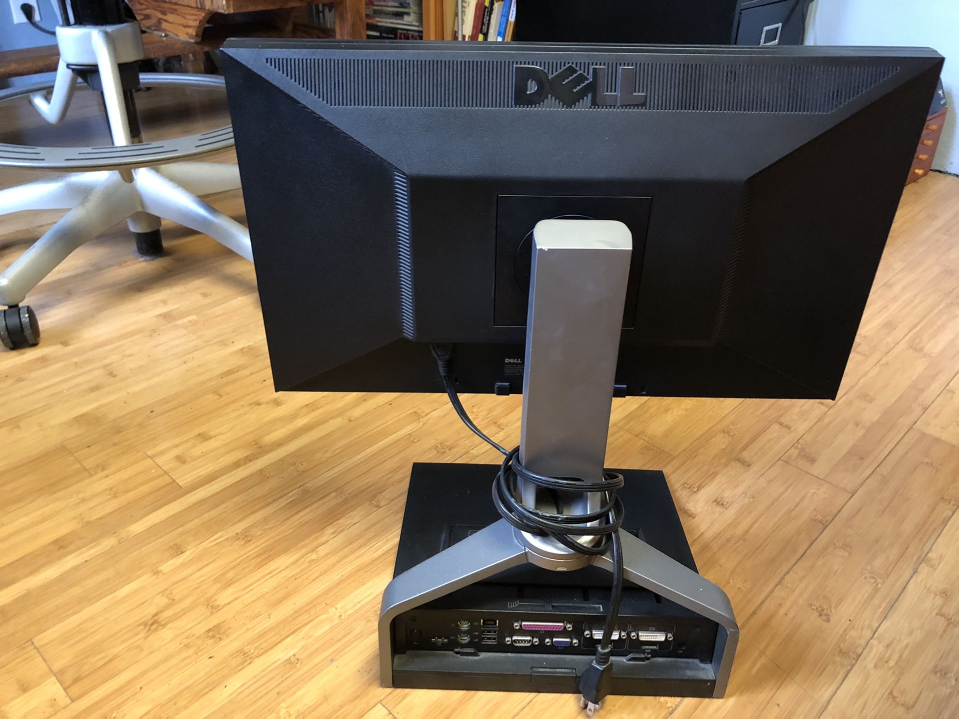 23” Dell monitor with PR02x docking station