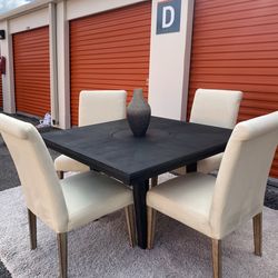 Comedor con 4 sillas libre de mascotas