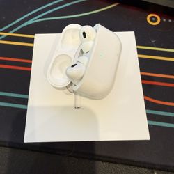 Apple AirPods Pro 2 - Lightning 