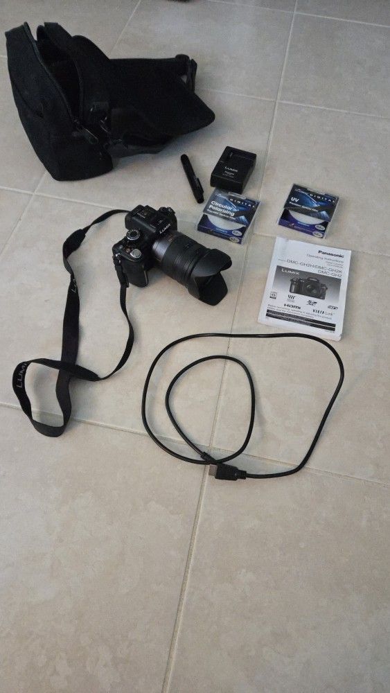 Panasonic Limux Gh2 Digital Camera And Lense