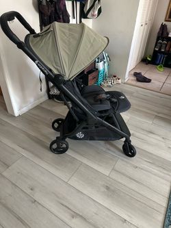 NEW - ErgoBaby Metro 3 Travel Stroller