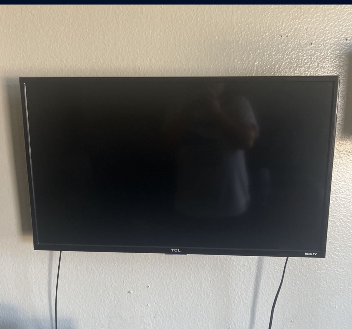 Selling This 32" Tv