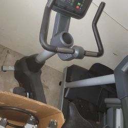 Life Fitness Recumbent Exercise Bike with Monitor 