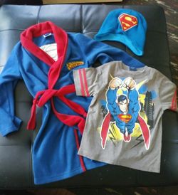 Superman robe, Shirt & Winter hat. - size 6/7