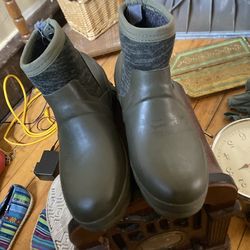 Hunting boots