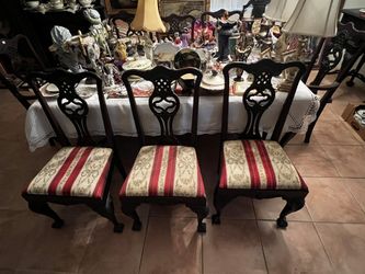 Set Of 8 Chippendale Carved Mahogany Dining Chairs and Table 