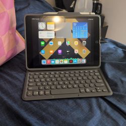 9th Generation(Wifi Only) iPad. (With Accessories)