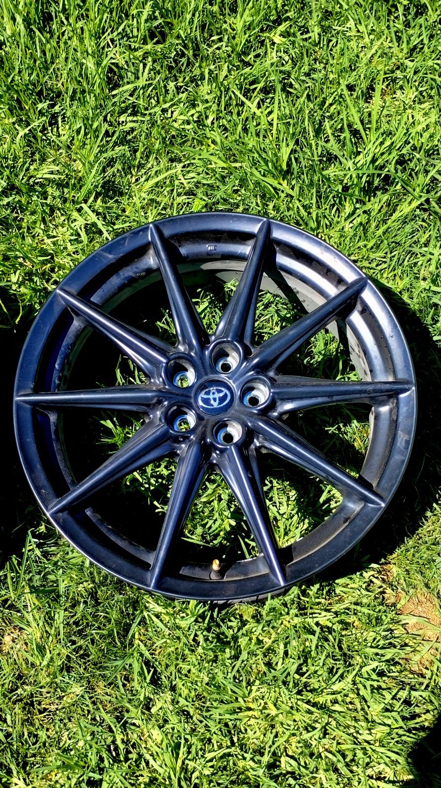 2024 LIKE NEW OEM BLACK TOYOTA GR86 OR SUBARU BRZ OEM WHEEL 18\
