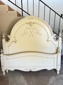 Twin bed frame Free