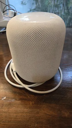 Apple HomePod (1st Gen) - White - Excellent Condition