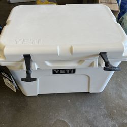 Yeti Tundra 35 Must Pick Up 