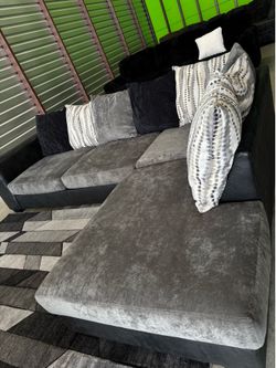 Oversized sectional sofa couch (DELIVERY AVAILABLE)