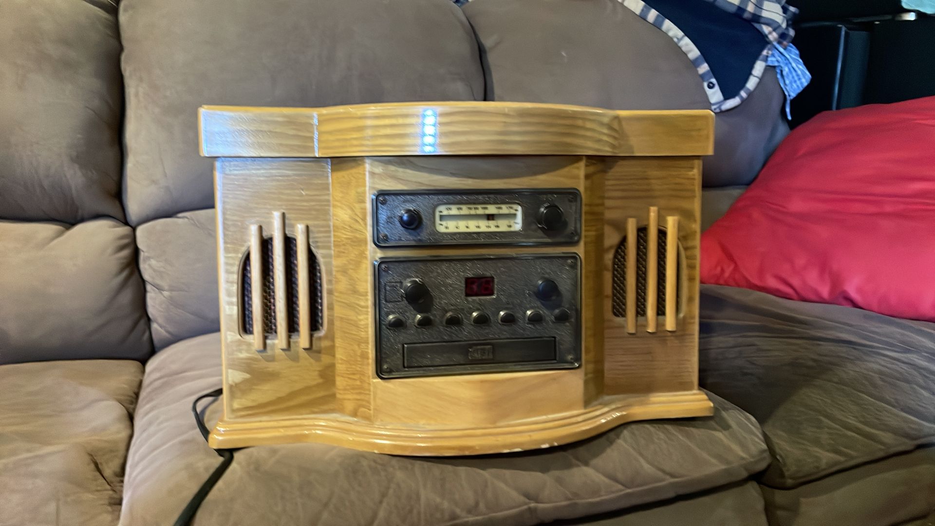 Record player cdplayer and cassette player all in one