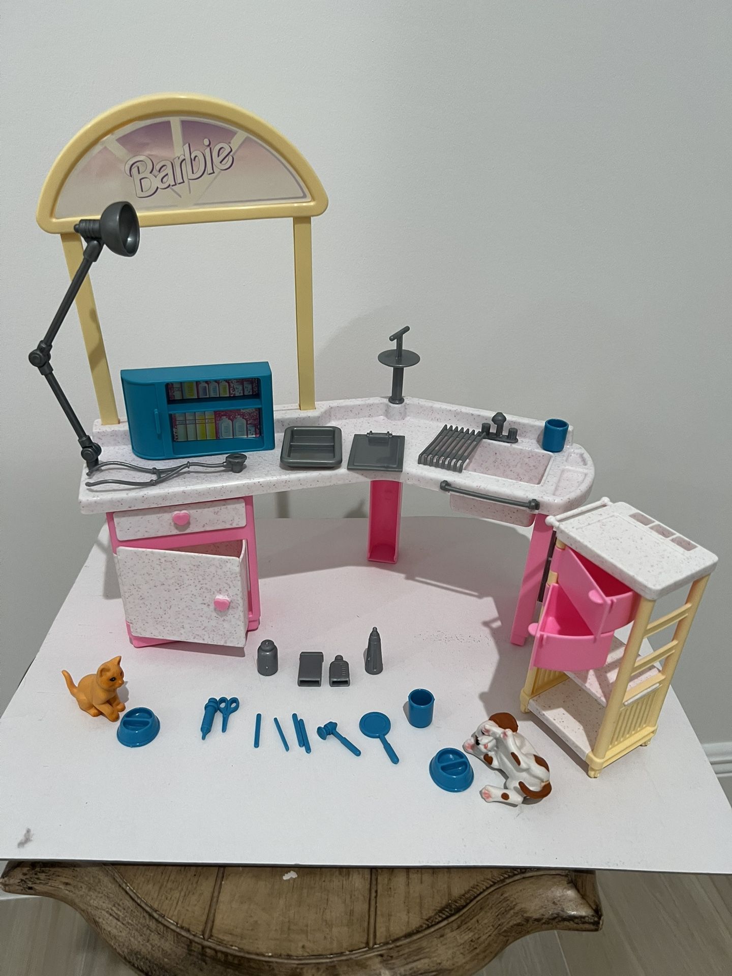 Incomplete 1996 Barbie Love 'n Care Vet Center Set No. 67597 No Box for parts