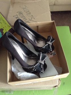 Size 7.5 M Zigi Soho (Supreme) Black Satin and rhinestone pumps