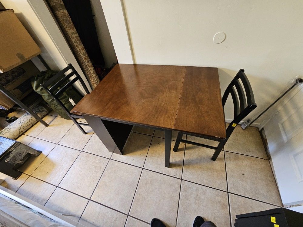 Solid Wood Table w. 2 Chairs (Small/Folding) 