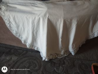 8 Ft Oval White Cloth Tablecloth With Lace Trim