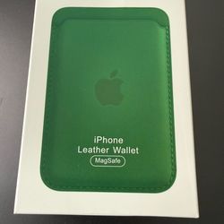 Apple iPhone Leather Wallet with MagSafe - Green