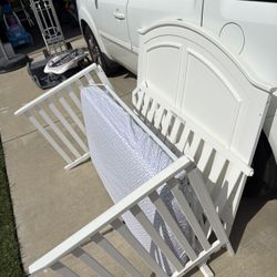 Crib / Toddler Bed