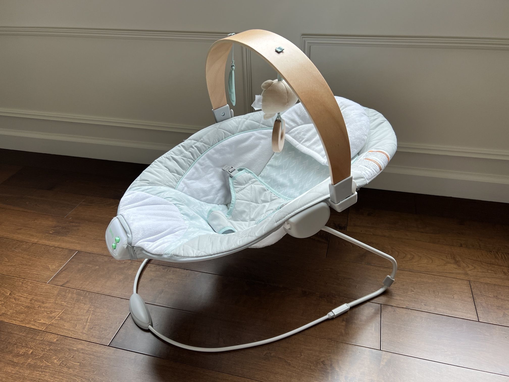 Ingenuity Cozy Spot Soothing Baby Bouncer with Wooden-Toy Arch